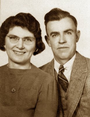 Velma (Herrmann) & Earl Dickerson.jpg