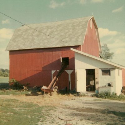 1967 Barn with new milk house.jpg